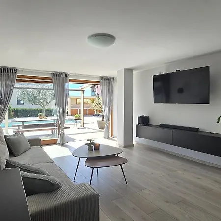 Family-friendly With Swimming Pool Novigrad - 24585 아파트 Karpinjan