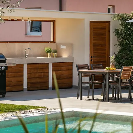 Family-friendly With Swimming Pool Novigrad - 24585 * Karpinjan